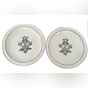 Pfaltzgraff village gold 10 1/2” dinner plates
Set of 2 stoneware 8 available